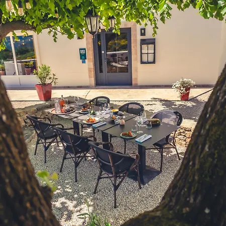 Hotel Logis Restaurant Le Plantevin