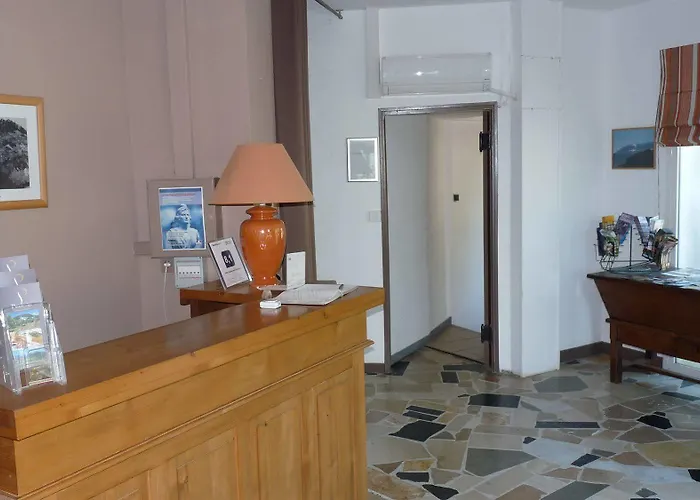 Hotel Logis Restaurant Le Plantevin 3*