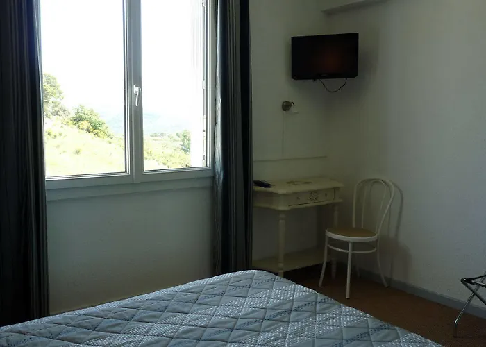 Hotel Logis Restaurant Le Plantevin