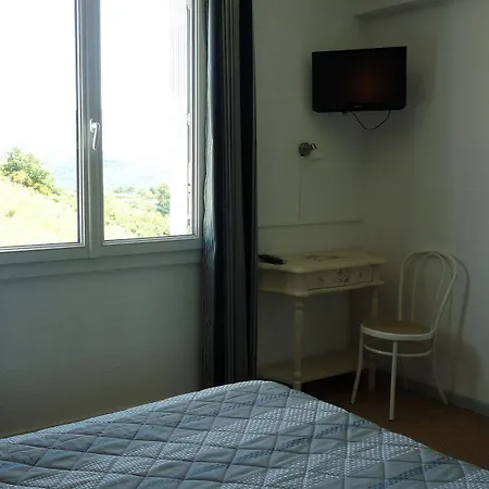 Hotel Logis Restaurant Le Plantevin